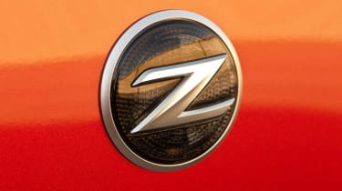 Updated Nissan 370Z indicator badge