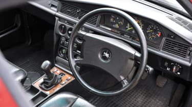 Mercedes-Benz 190E 2.5-16 - Interior