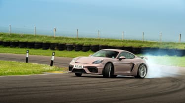 Porsche Cayman GT4 pink – cornering