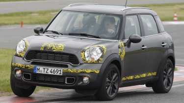 Mini Countryman front corner kerbs