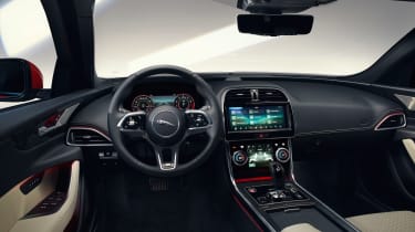 Jaguar XE facelift - dash