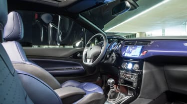 Citroen DS3 Cabriolet DSport THP 155 interior blue dashboard blue leather seats