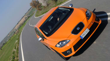 SEAT Leon FR cornering
