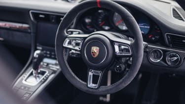 Porsche 911 Carrera 4 GTS - interior