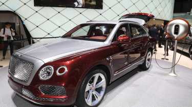Bentley Bentayga V8 – front quarter