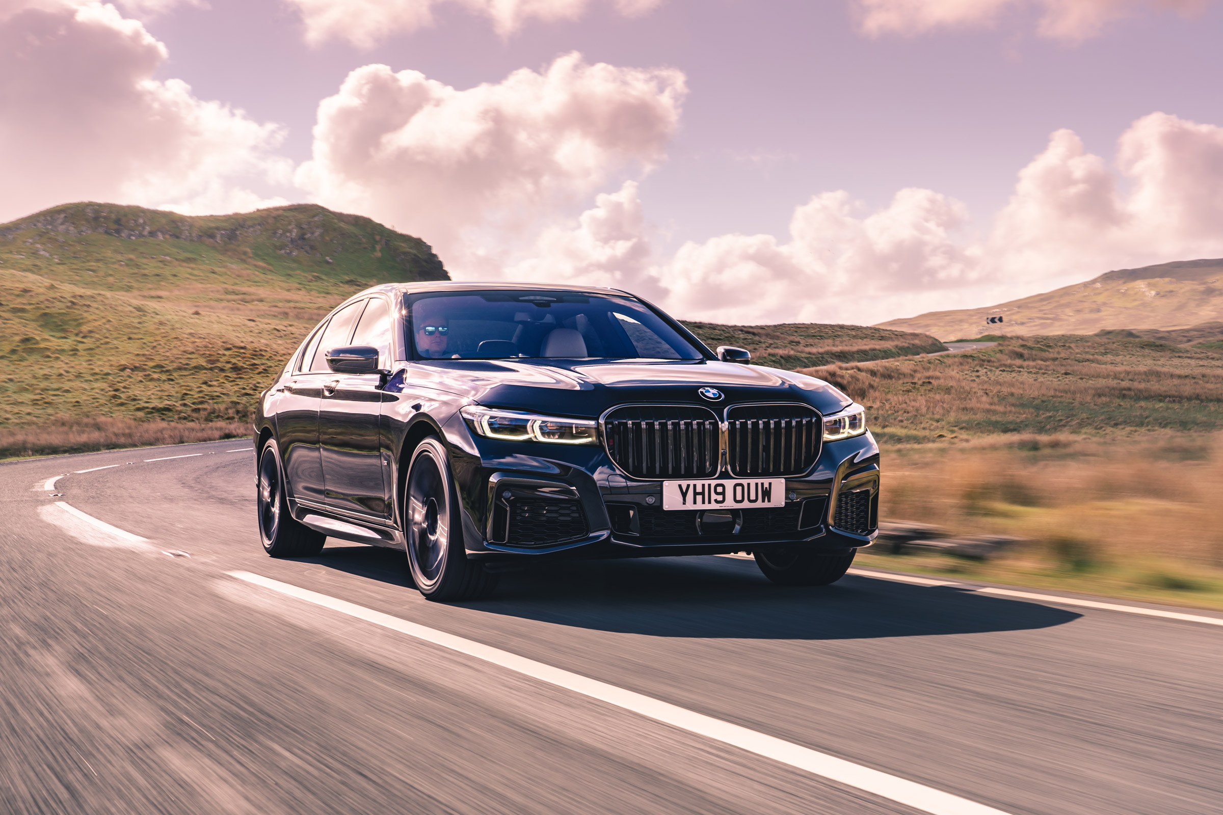 Xe hạng sang BMW 7Series 2016 gây sốc khi tiêu thụ 21 lít100km