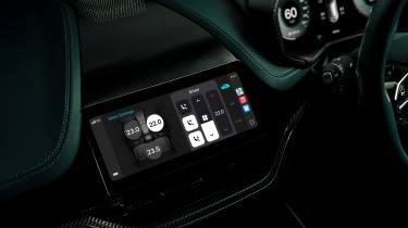  Aston Martin Apple CarPlay Ultra