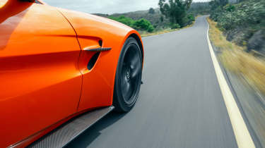 Aston Martin Vantage 2024 road detail