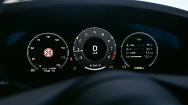 Porsche 911 Carrera T – digital dials