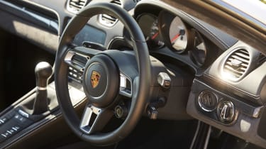 Porsche 718 Cayman – T interior