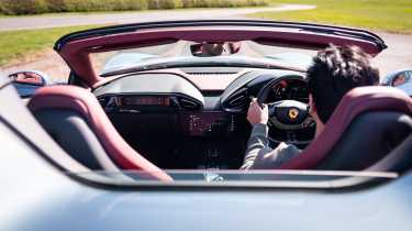 Ferrari 12 Cilindri Spider – interior