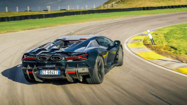 Lamborghini Revuelto rear