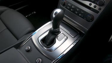 Infiniti G37S Coupe gearlever