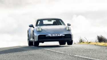 Porsche 911 Carrera (992.2) – jump