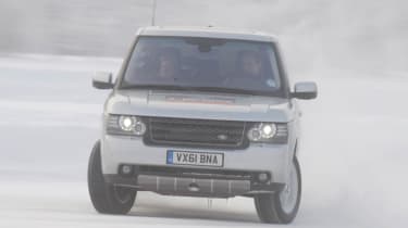 Video: Range Rover drifting on ice