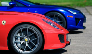 Ferrari 599 GTO v Lexus LFA video