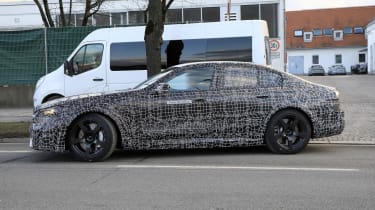 BMW M5 2024 prototype – side