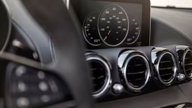 Mercedes-AMG GT C Coupé - Screen
