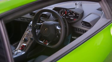 Lamborghini Huracan LP 610-4 interior