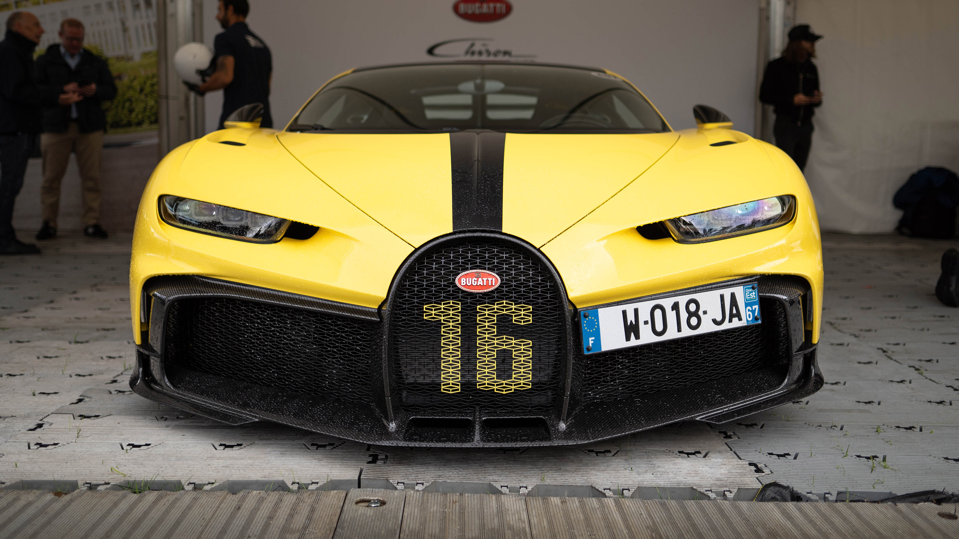 Bugatti Chiron Super Sport 300 (2021) - pictures, information & specs