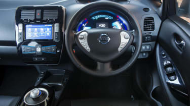 2013 Nissan Leaf interior dashboard
