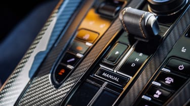 Aston Martin DB12 – centre console