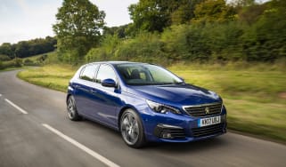Peugeot 308 2019 - front tracking