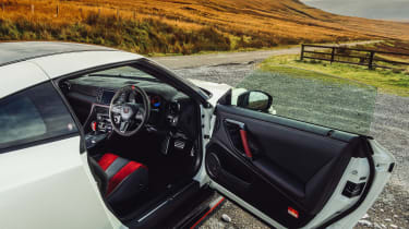 Nissan GT-R Nismo – interior