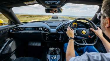 Ferrari 12 Cilindri interior driving