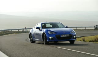 Video Subaru BRZ coupe sideways drift skid