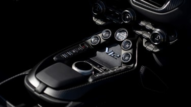 Aston Martin V12 Vantage Roadster – console