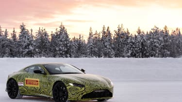 Aston Martin Vantage – side