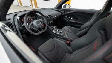 Audi R8 V10 RWD GT – interior