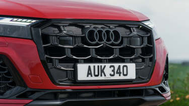 Audi Q7 grille