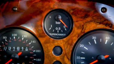 Aston Martin Vantage V550 – interior details