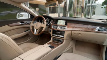 2012 Mercedes-Benz CLS Shooting Brake white interior dashboard