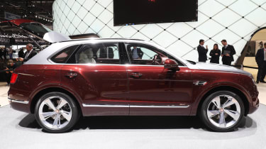 Bentley Bentayga V8 – side