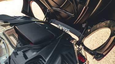 Alfa Romeo 33 Stradale – front datails