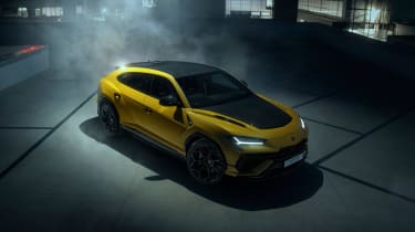 Lamborghini Urus Performante – yellow dark top
