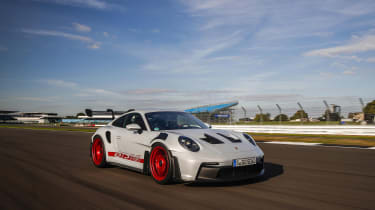 Porsche 911 GT3 RS 2022 – front trackingPorsche 911 GT3 RS 2022 – 