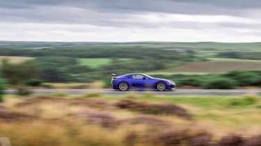 Lexus LFA side