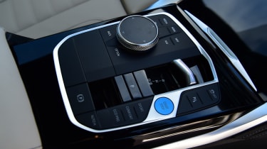 BMW i4 eDrive35 – centre console
