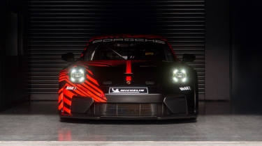 Porsche 911 GT4 R front 