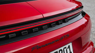 Porsche Panamera GTS – badge