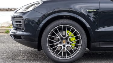 Porsche Cayenne E-Hybrid – steering-wheel