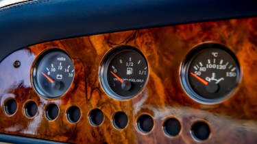 Aston Martin Vantage V550 – interior details