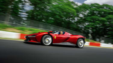 Ferrari SP3 Ionia – tracking