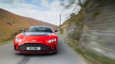 Aston Martin V12 Vantage MH – front tracking
