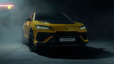 Lamborghini Urus Performante – yellow dark front