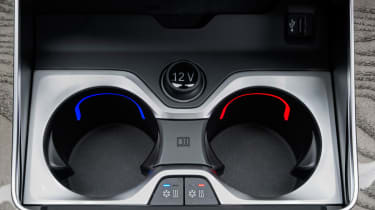 BMW X7 - cup holders